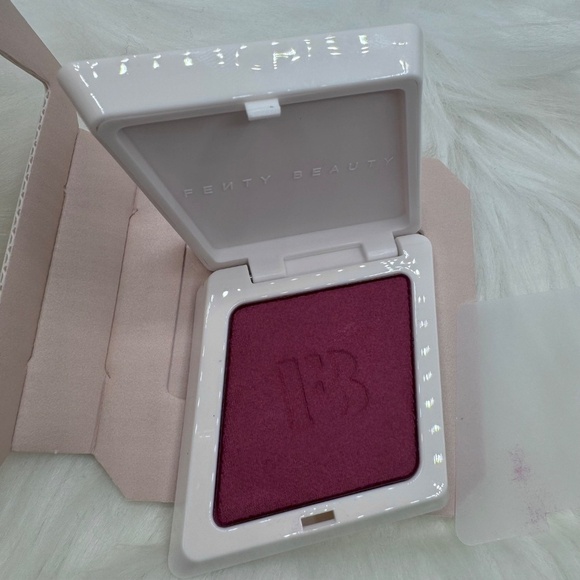 FENTY CHEEKS SUEDE POWDER BLUSH - IN SHADE SUMMERTIME WINE - Picture 4 of 4